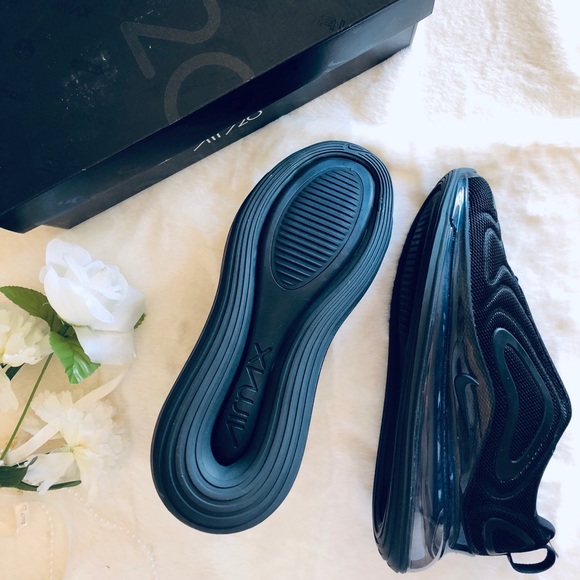 Nike Air Max 720. Brand new in Box. Triple black - Picture 8 of 15